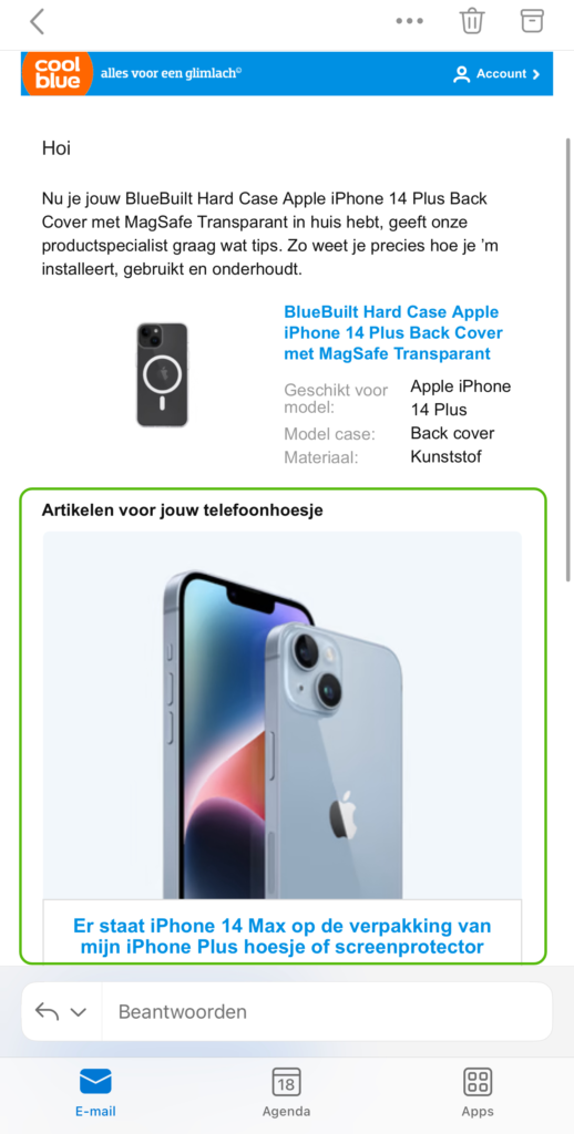 Een e-mail van een webshop op een telefoon, met onderaan artikelen die bij het gekochte telefoonhoesje passen